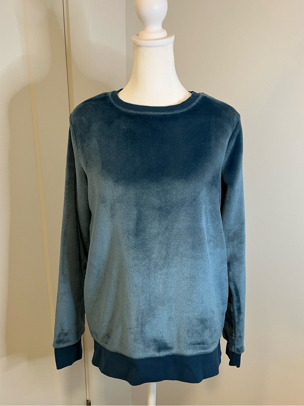 GAIAM Plush Crewneck Sweater in Teal Blue - FREE SHIPPING on Bundles $85+